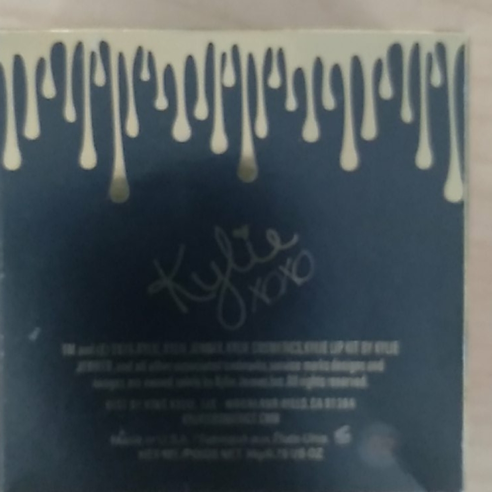 KYLIE POWDER PLUS FOUNDATION - Picture 2 of 6